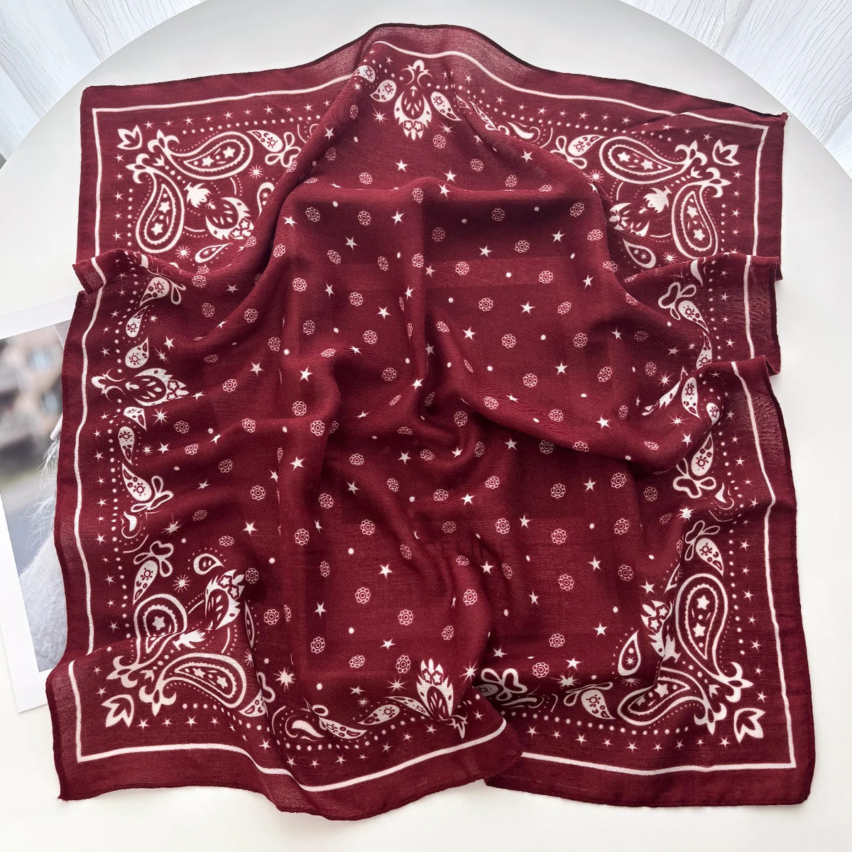 Foulard Carré Femme motif Paisley Rouge
