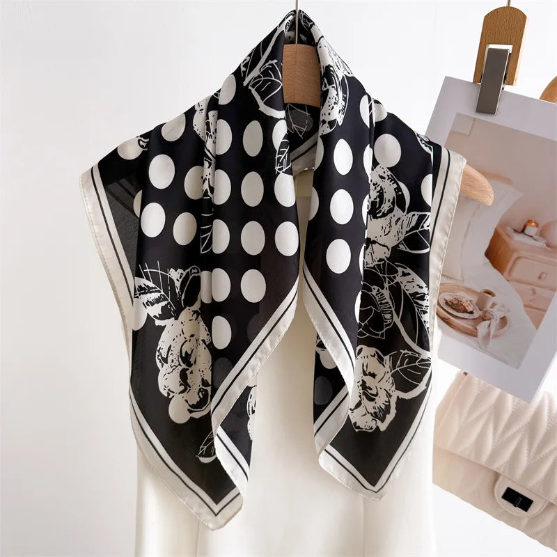 Foulard Fleuri Femme Carré en Soie Noir à Pois