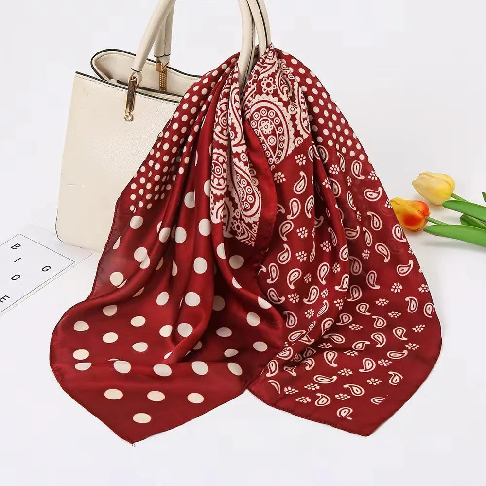 Foulard Rouge à Pois Blanc Carré en Soie