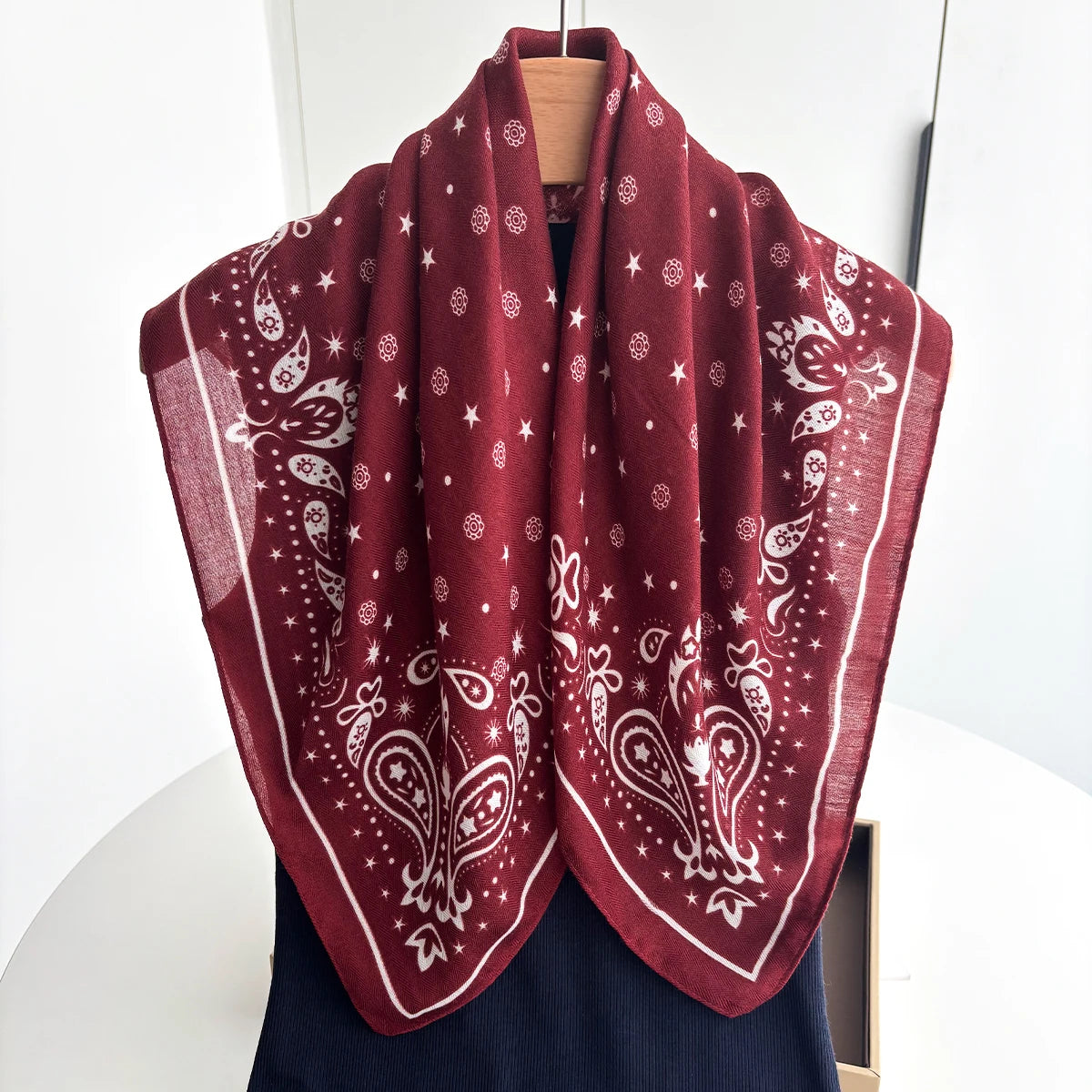 Foulard Carré Femme motif Paisley Rouge