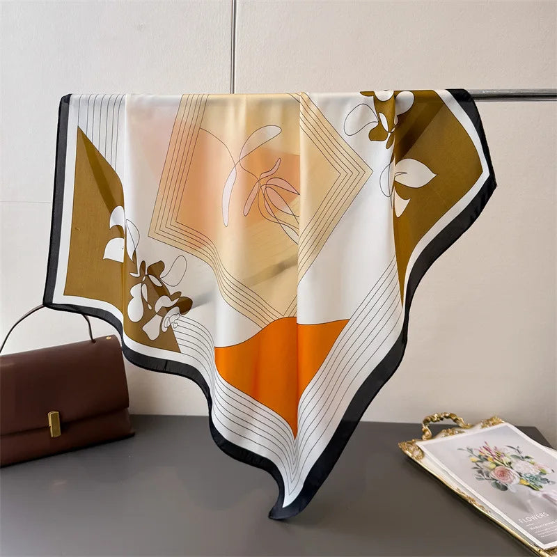 Foulard Carré en Soi motif Fleuri Beige pour Femme