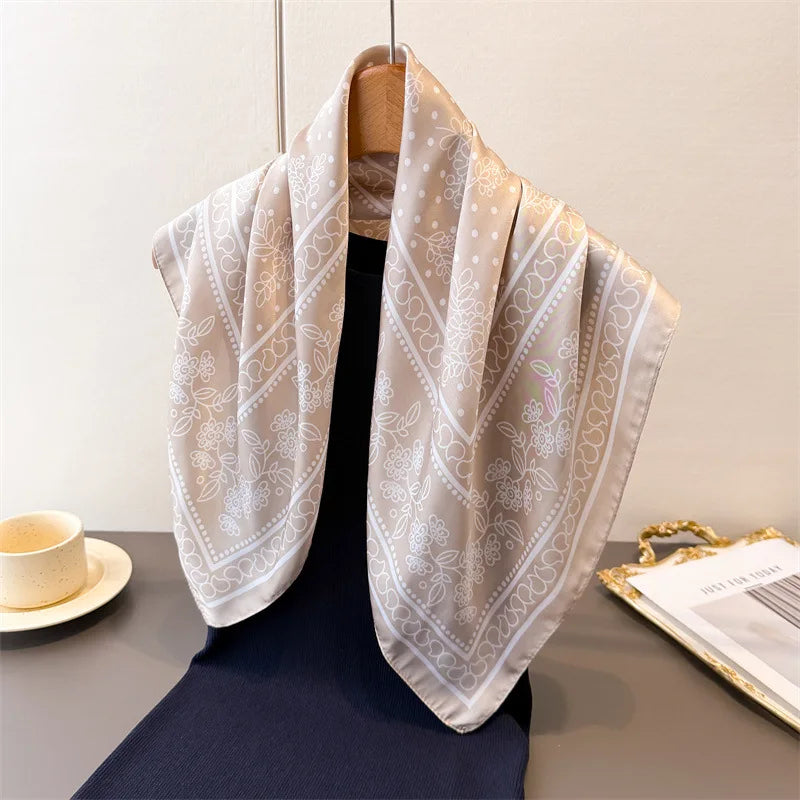 Foulard Carré en Soie motif Mandala Beige