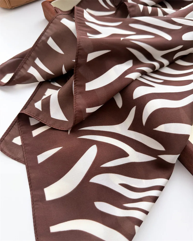 Foulard Carré en Soie motif Zébre Marron