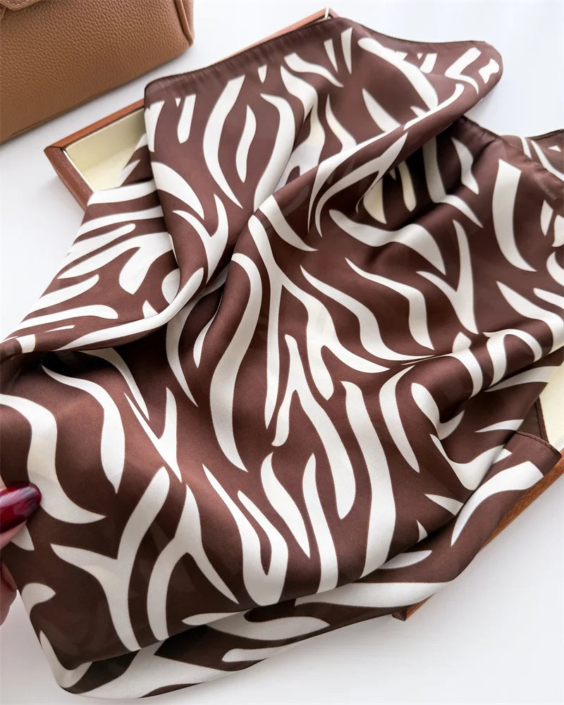 Foulard Carré en Soie motif Zébre Marron