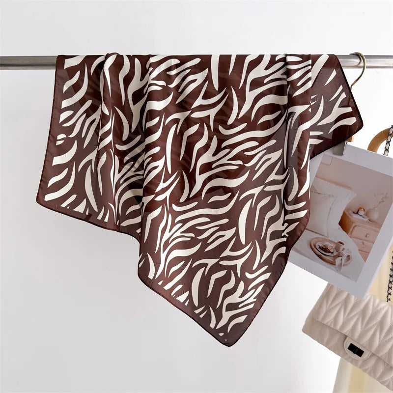 Foulard Carré en Soie motif Zébre Marron