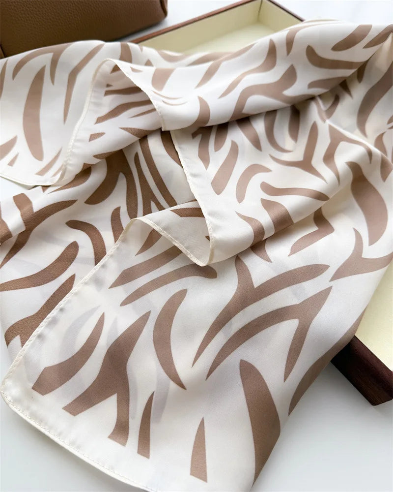  Foulard Carré en Soie motif Zebre Beige
