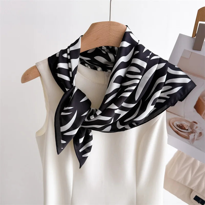  Foulard Carré en Soie motif Zebre Noir 2