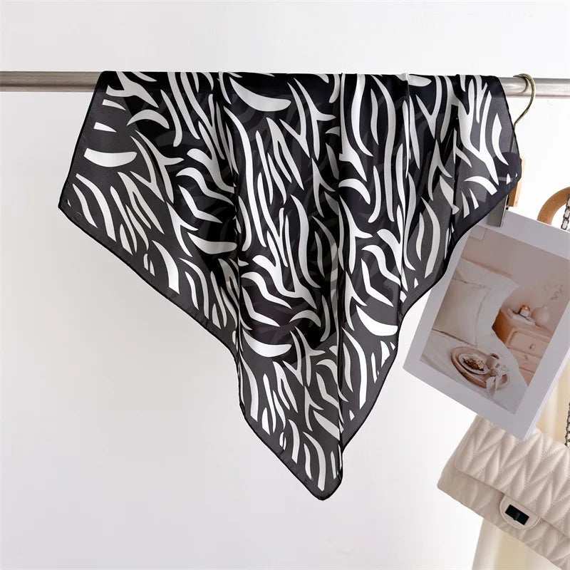  Foulard Carré en Soie motif Zebre Noir 3
