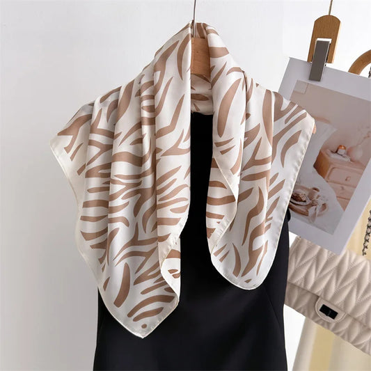 
Foulard Carré en Soie motif Zèbre Beige 3