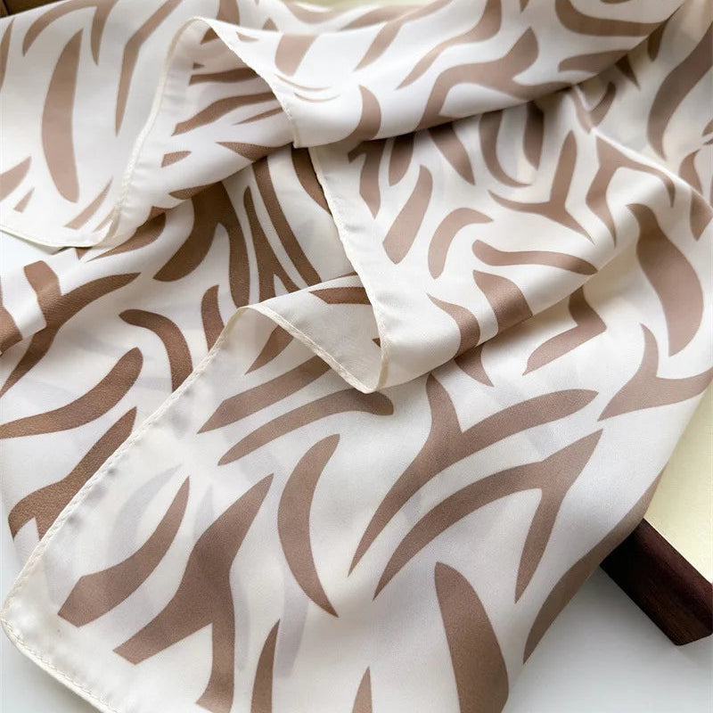 
Foulard Carré en Soie motif Zèbre Beige