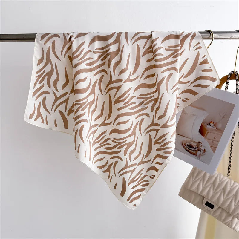 
Foulard Carré en Soie motif Zèbre Beige 2