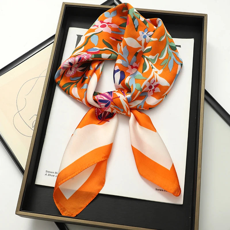 Foulard Fleurs Carré en Soie