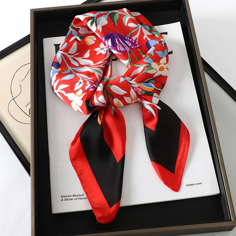 Foulard Fleurs Carré en Soie