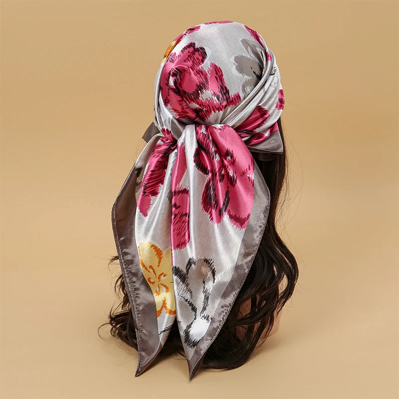 Foulard Grandes Fleurs Carré en Soie