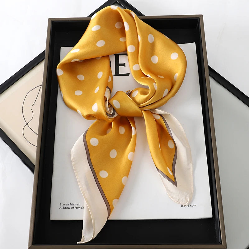 Foulard Jaune à Pois Carré en Soie