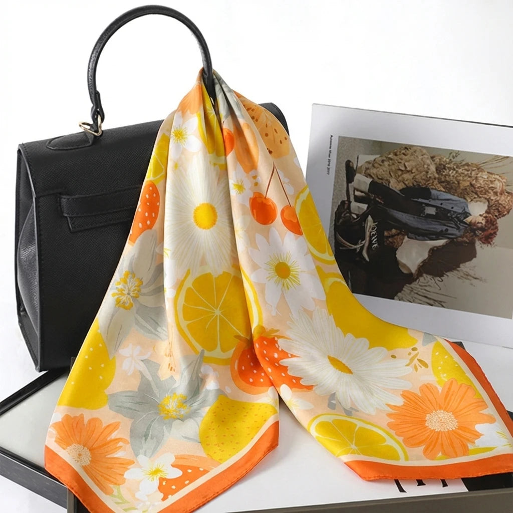 Foulard Jaune et Orange motif Fleuri et Agrumes Carré en Soie