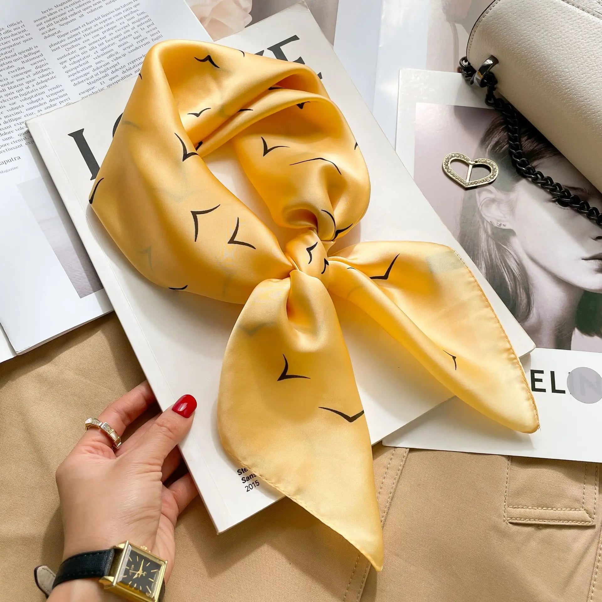Foulard Oiseaux Carré en Soie
