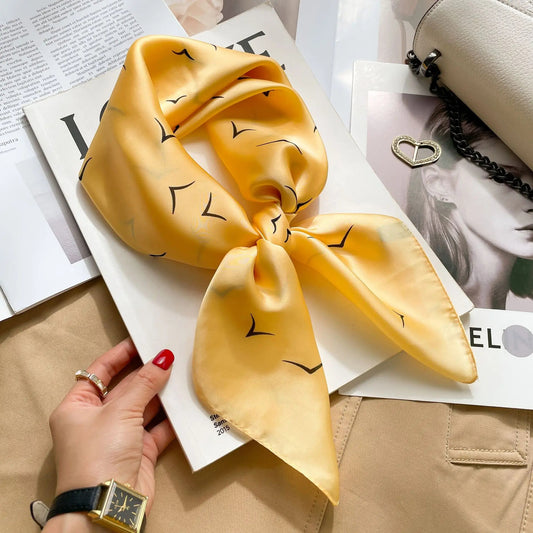 Foulard Oiseaux Carré en Soie