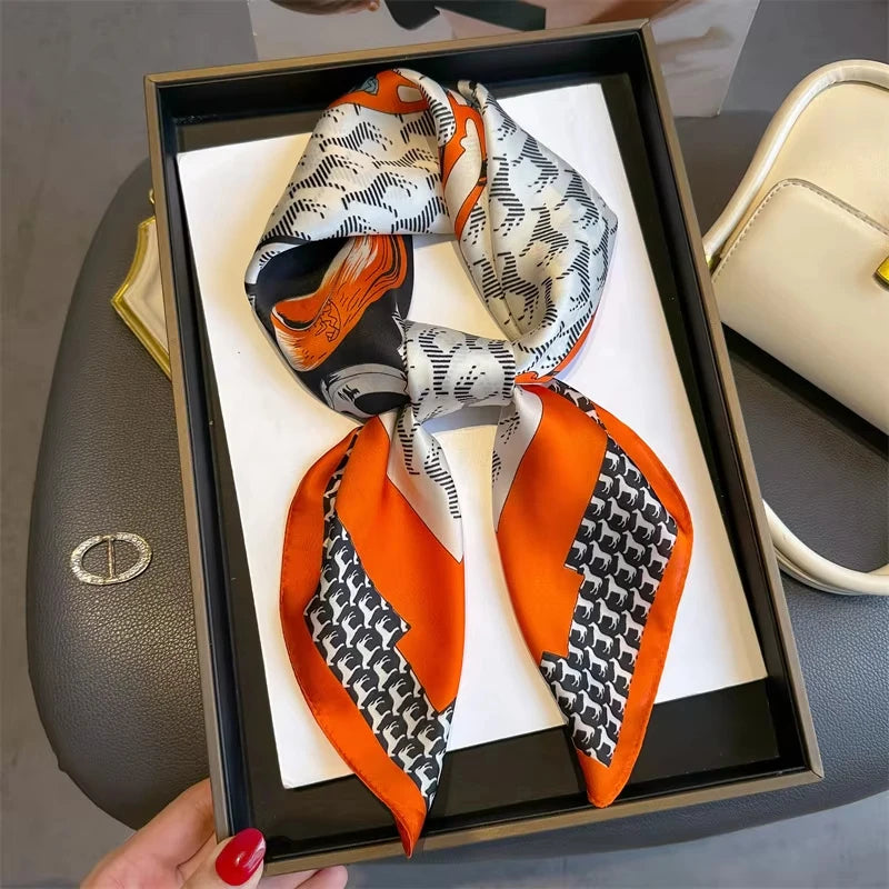Foulard Orange motif Zèbre Carré en Soie