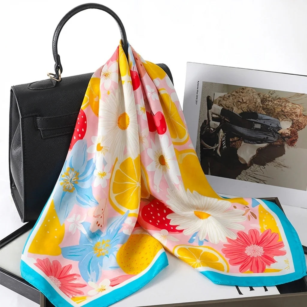 Foulard Rose et Bleu motif Fleuri et Agrumes Carré en Soie