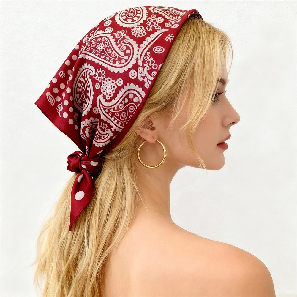 Foulard Rouge à Pois Blanc Carré en Soie