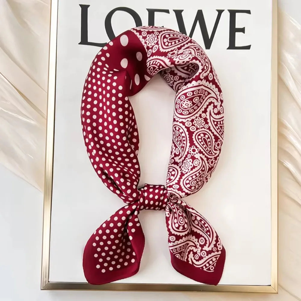 Foulard Rouge à Pois Blanc Carré en Soie