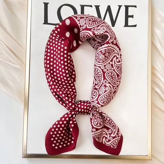 Foulard Rouge à Pois Blanc Carré en Soie