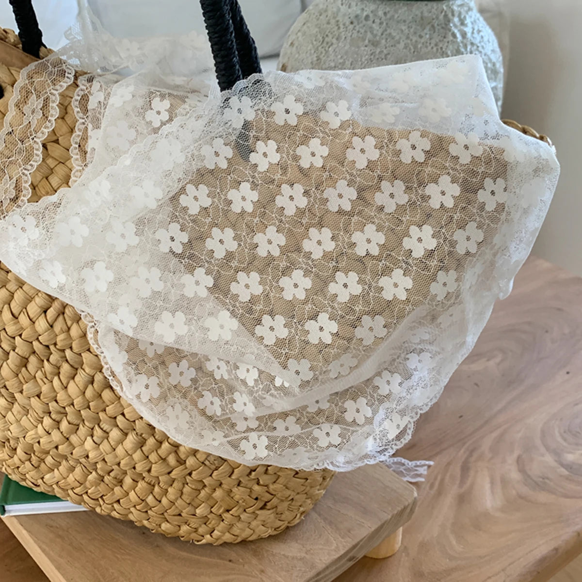 Foulard Triangulaire en Dentelle à fleurs